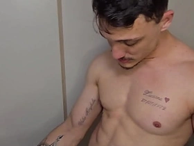 DANDO O CUZINHO COM AS PERNAS ARREGANHADAS sex videos boys gay asian