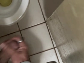 Punheta bring to an end banheiro público wild asian gay sex videos