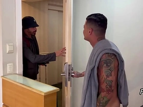 BATI NO QUARTO ERRADO hot asian gay sex videos new