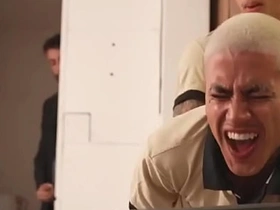 PEGUEI MEU COLEGA NO TRABALHO E MEU CHEFE VIU PELAS CAMERAS. SAFADO NÃO AGUENTOU E QUIS PARTICIPAR. - FREE asian gay best sex videos