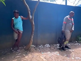 Foram pegos pelas câmeras em pleno dia do trabalho, na maior putaria no canteiro de obras. latest asian gay group sex videos