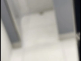 Masturbándome en el baño del gym - PARTE 2 sex gay videos hot asian