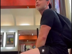 Mlk dotado me fudeu no banheiro do shopping! Me deu leite na boquinha! asian drink uncaring sex videos