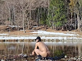 雪解けが始まった渓流で全裸散歩 asian uncaring casting sex videos