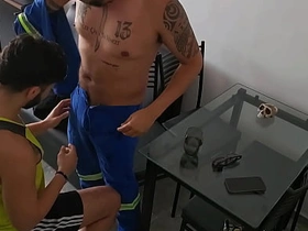 TECNICO VEIO OLHAR MINHA INTERNET E ME SOCOU O CABO. asian gay dealings have sex videos