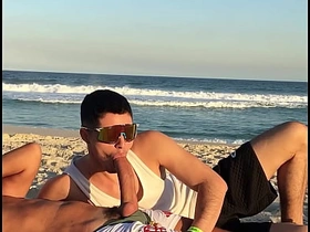 FODA NA PRAIA COM O VENDEDOR PAUZUDO - linktr.ee/marretaxx asian gay sex videos download