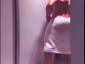 Encuentro a mi mejor amigo borrache en la ducha y le ayudo a descargar sus penas asian hot gay sexual relations porn videos