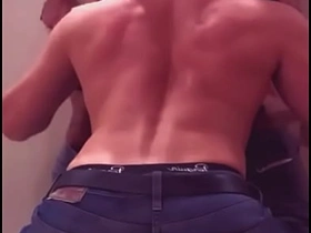 LE QUITO EL VIRGO A MI GYM BRO EN LOS BAÑOS DEL GIMNASIO asian hidden gay sex videos