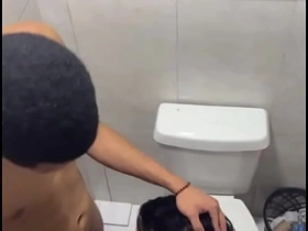 Mamando mlk do pauzão escondido no banheiro da balada! asian tamil merry pron intercourse videos