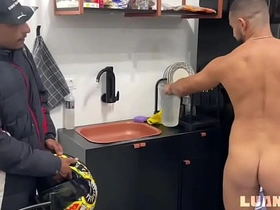 Trampando na Shoppe, tem uns viadinhos que te tira do sério, só pra dar o cuzinho pro entregador gostoso !!! asian neighbour gay sex videos