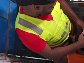 Funcionário registra sua pegação no banheiro com outro operario sex gay asian videos