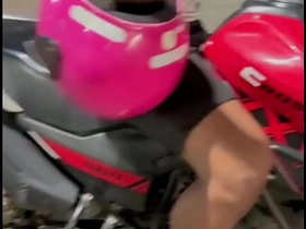 ENTREGADOR SUBIU PRA BEBER AGUA E OFERECI MEU CUZINHO PRA ELE asian real gay sex videos