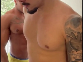 PASSEI A NOITE NA CASA DO MEU AMIGO E ELE ME COMEU LOGO DE MANHÃ E ME DEU LEITE NA BOCA asian gay dadies intercourse videos