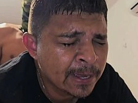 MECANICO PAGOU DIVIDA COM O SEU CU, FOI ARREGAÇADO POR TRÊS DOTADOS. aged asian gay sex videos