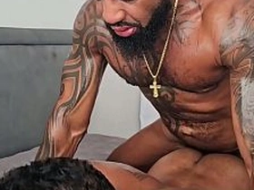 O vizinho hétero marrento ficou me vigiando eu vendo vídeo ate entrar no quarto e a gente acabar fudendo gostoso. gay asian men sex videos