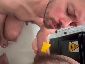 Salada de frutas e chutes no saco - VIDEO COMPLETO NO RED online asian gay sex videos