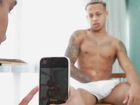 CHAME O Classmate PRA TIRAR UMAS FOTOS, MAS ELE TIROU FOI LEITE DA MINHA PICA. asian gay pornstar sex videos