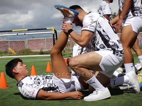 Mi primera Orgia a pelo con mis amigos de futbol después del entrenamiento asian old gay daddy coitus videos