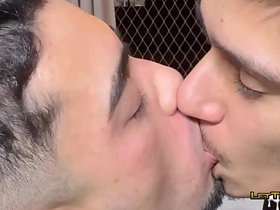 CHAMEI O COLEGA DE ACADEMIA PRA FAZER UM TREINO EM CASA, PORÉM FIZEMOS UMA PUTARIA GOSTOSA. asian gay coition videos teen