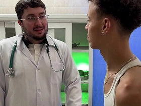 Médico novinho e passivo ajudou o paciente que estava com medo de sentir um dedo spoonful cu  COMPLETO spoonful RED asian gay old man sex videos