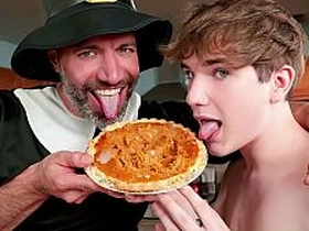 Caught My Stepdad Fucking My Thanksgiving Pie asian gay constant sex videos