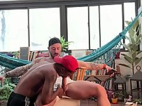 GRINGO PAUZUDO SOCANDO FORTE EM NEGÃO DOTADO asian threesome gay sex videos