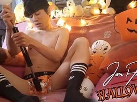 Halloween Jon Arteen pumps up balloons and ends up pumping his blarney until he ejaculates his cum all over himself Ahegao asian american gay sex videos