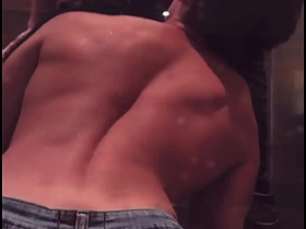 Después de una plática de mujeres en el ban mi amigo hetero y yo terminamos en la ducha juntos y follando asian bludgeon gay sex videos